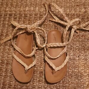 Universal Thread Tan Straw Sandals with Lace Up Ankle Tie Beachy Vacation